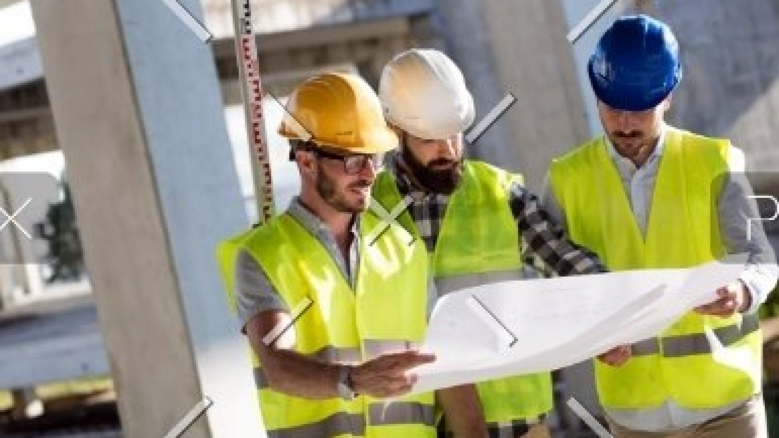 portrait-of-construction-engineers-working-on-QTY53UD-1